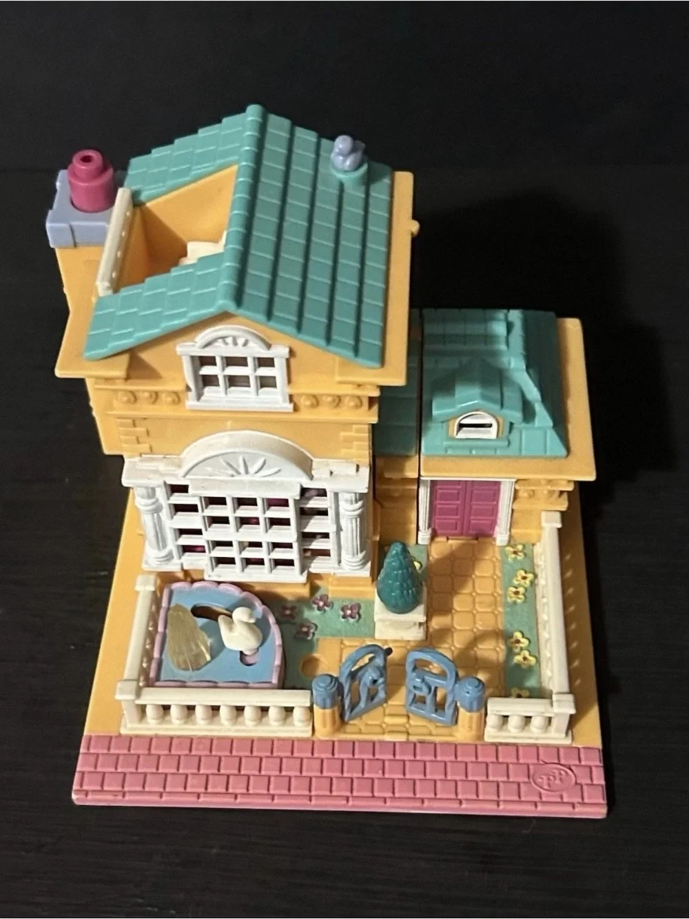 Vintage 1994 Bluebird Poly Pocket Light Up Hotel, Some Lights Work, No Figures